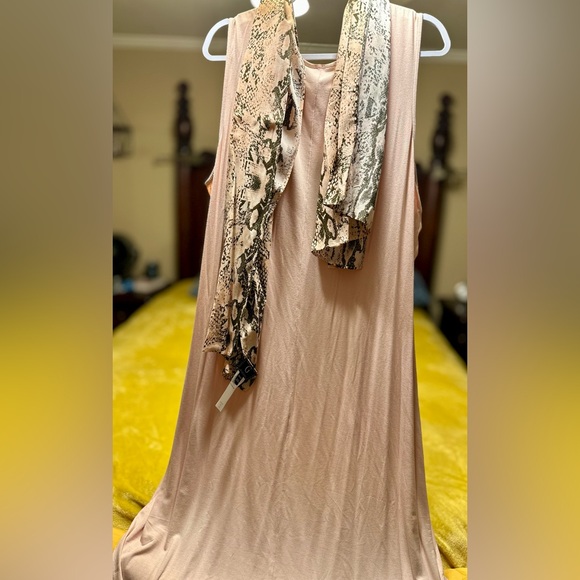 Sleeveless Tunic with Hi/Lo Hem - Picture 2 of 4